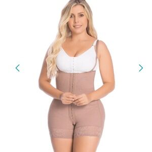 ULTRA ENHANCEMENT GIRDLE STRAPLESS CASE